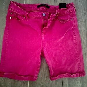 Women’s size 29 pink stretch denim shorts